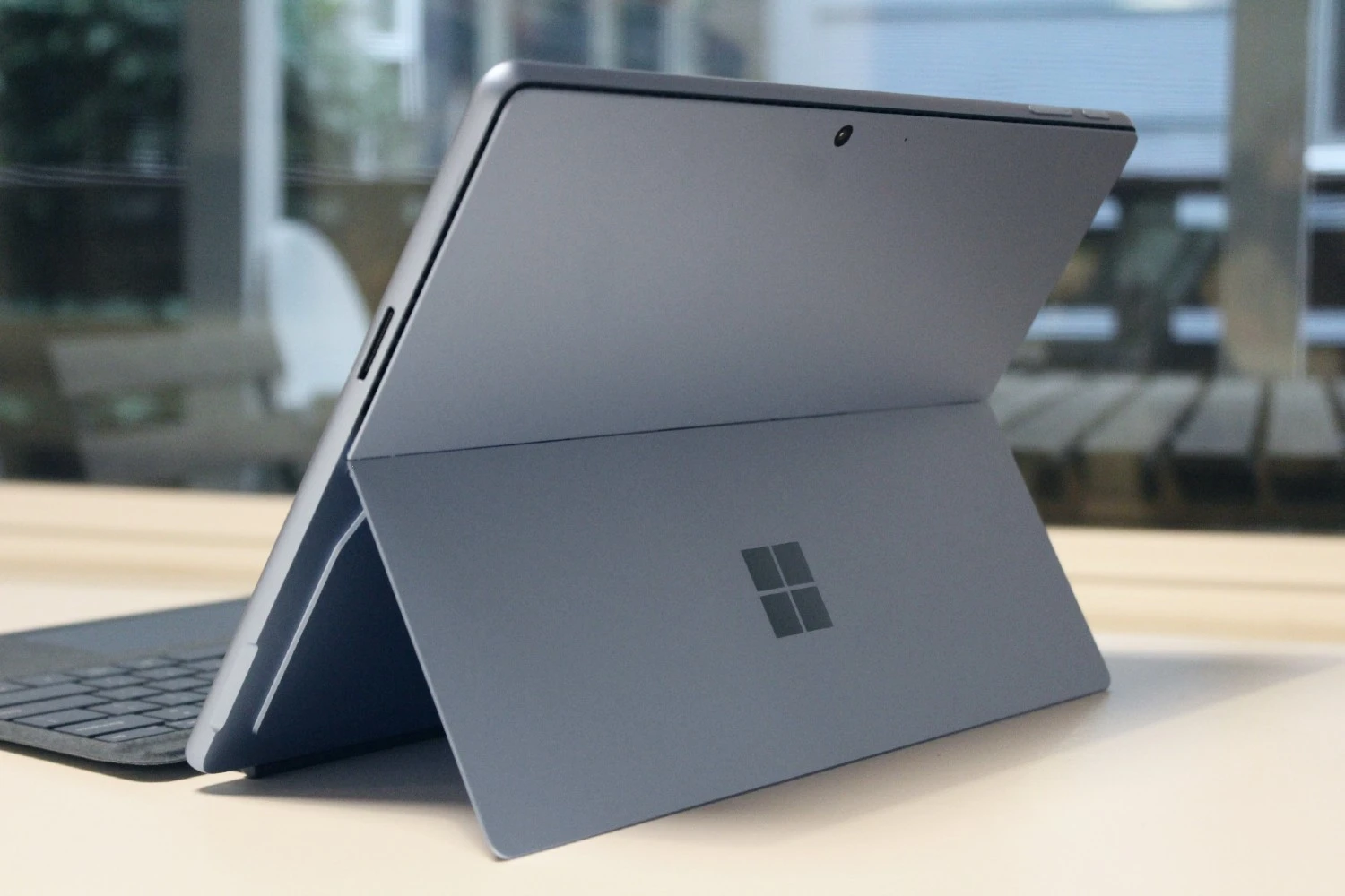 Microsoft Surface Pro 9 5G design